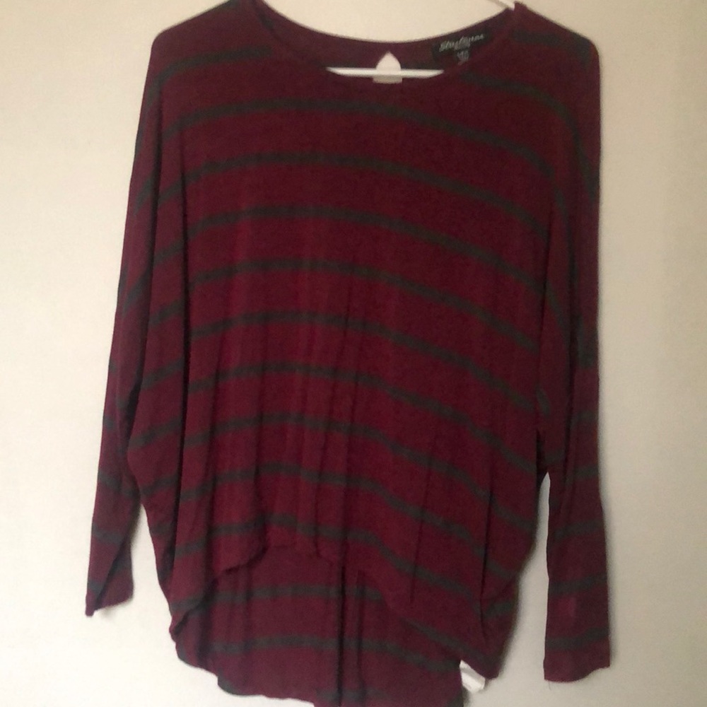 Maroon and grey quarter sleeve shirt.